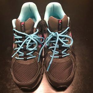 Women’s New Balance - Size 10